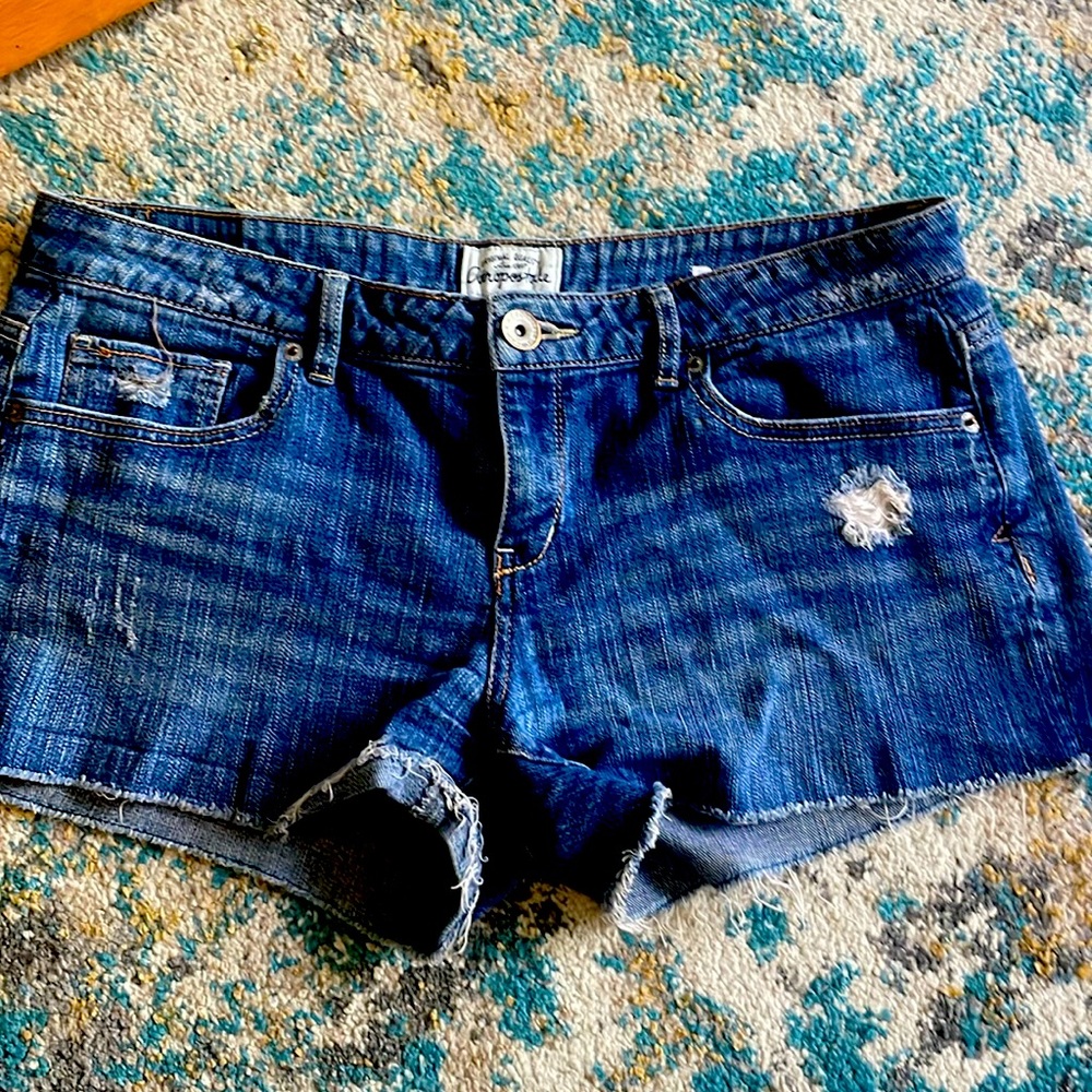 Aeropostale Jean Short- Mid to Low Rise - Size 11-12.